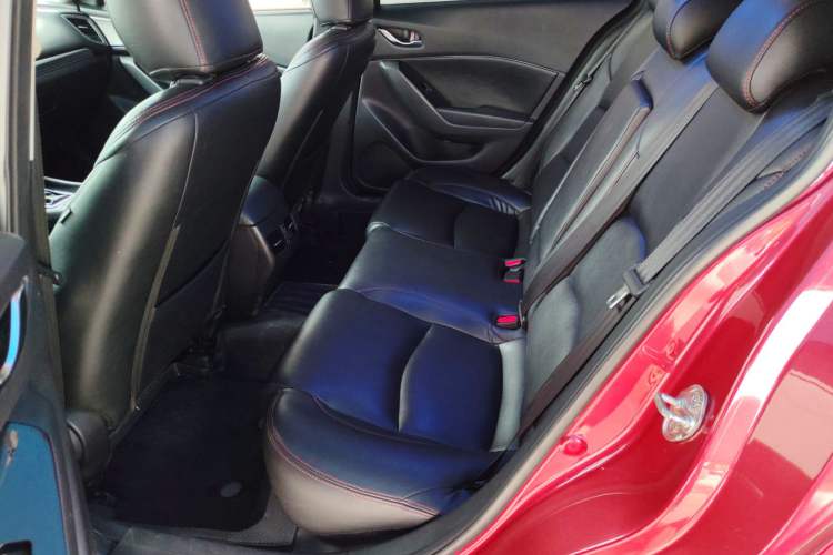 Used Mazda 3 Axela 2017 Sedan 1.5L Automatic Luxury Model Emission Standard China V Left Rear Seat