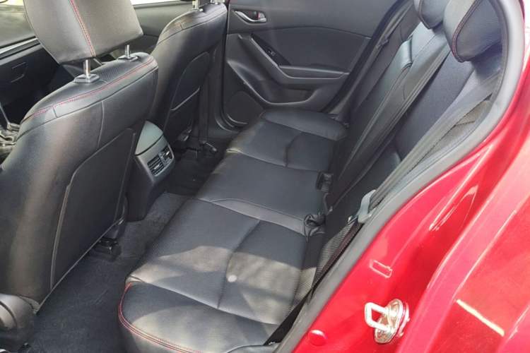 Used Mazda 3 Axela 2017 Sedan 1.5L Automatic Luxury Model China VI Standard Left Rear Seat