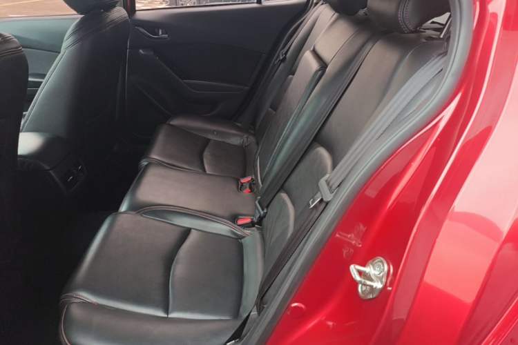 Used Mazda 3 Axela 2017 Sedan 1.5L Automatic Luxury Model Emission Standard China V Left Rear Seat