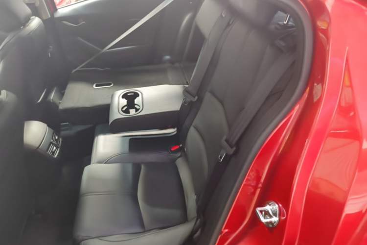 Used Mazda 3 Axela 2017 Hatchback 2.0L Automatic Sport Model China V Emission Standard Left Rear Seat