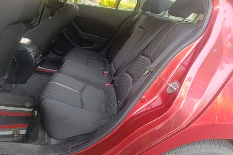 Used Mazda 3 Axela 2017 Sedan 1.5L Automatic Luxury Model Emission Standard China V Left Rear Seat