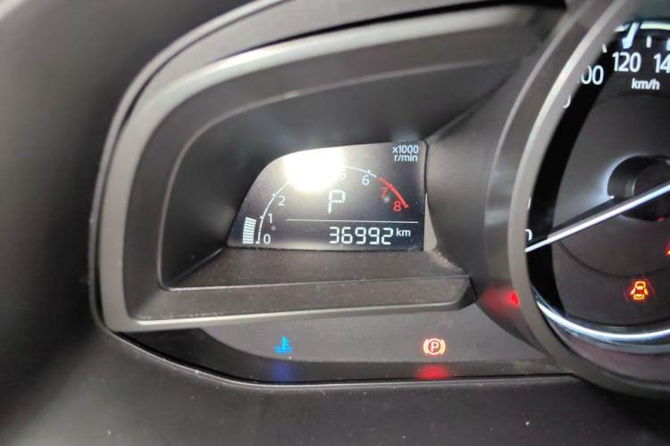 Used Mazda 3 Axela 2017 Sedan 1.5L Automatic Luxury Model China VI Standard Odometer Close Up