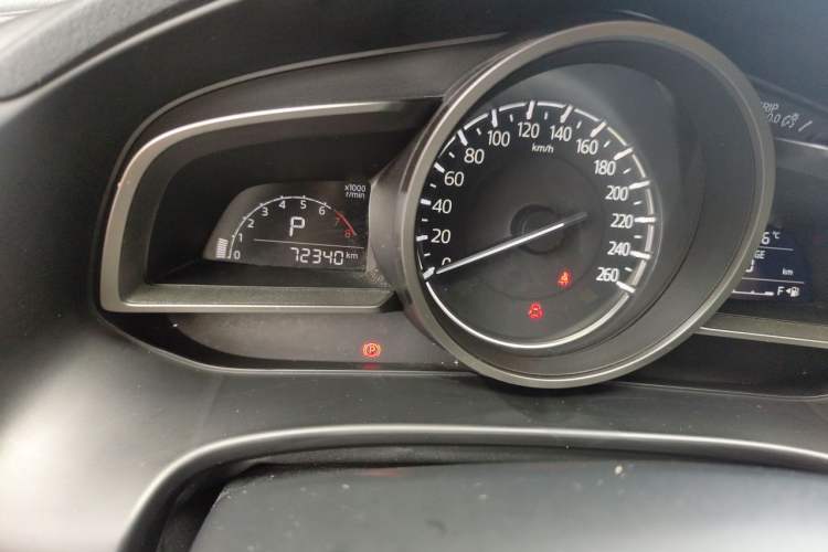 Used Mazda 3 Axela 2017 Sedan 1.5L Automatic Luxury Model Emission Standard China V Odometer Close Up