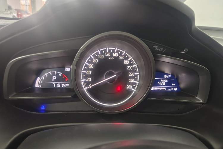 Used Mazda 3 Axela 2017 Sedan 1.5L Automatic Comfort Model Emission Standard China V Odometer Close Up