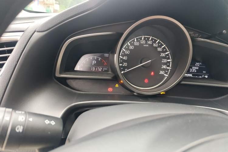 Used Mazda 3 Axela 2017 Sedan 1.5L Automatic Luxury Model Emission Standard China V Odometer Close Up