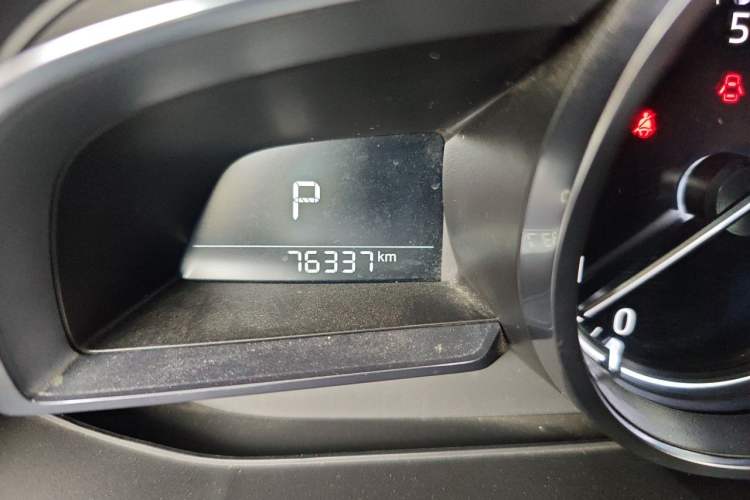 Used Mazda 3 Axela 2017 Hatchback 2.0L Automatic Luxury Model Emission Standard China V Odometer Close Up
