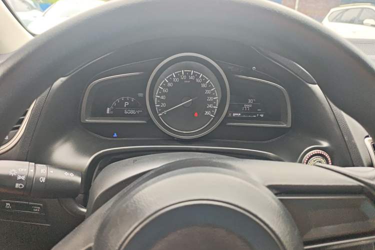 Used Mazda 3 Axela 2017 Sedan 1.5L Automatic Luxury Model Emission Standard China V Odometer Close Up