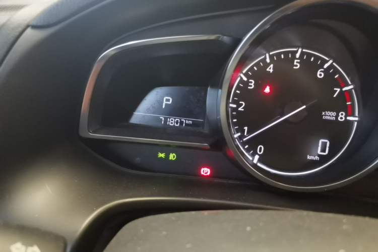 Used Mazda 3 Axela 2017 Sedan 2.0L Automatic Flagship Model China V Standard Odometer Close Up
