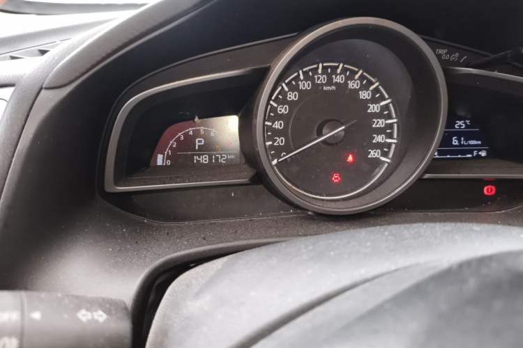 Used Mazda 3 Axela 2017 Sedan 1.5L Automatic Comfort Model Emission Standard China V Odometer Close Up