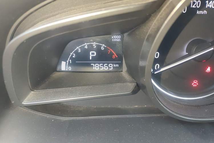 Used Mazda 3 Axela 2017 Sedan 1.5L Automatic Comfort Model Emission Standard China V Odometer Close Up