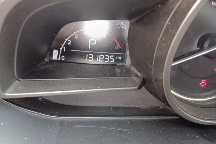 Used Mazda 3 Axela 2017 Sedan 1.5L Automatic Luxury Model Emission Standard China V Odometer Close Up