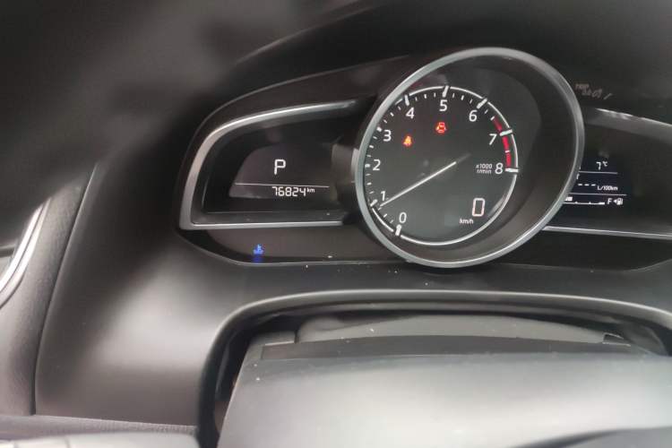 Used Mazda 3 Axela 2017 Hatchback 2.0L Automatic Sport Model China V Emission Standard Odometer Close Up