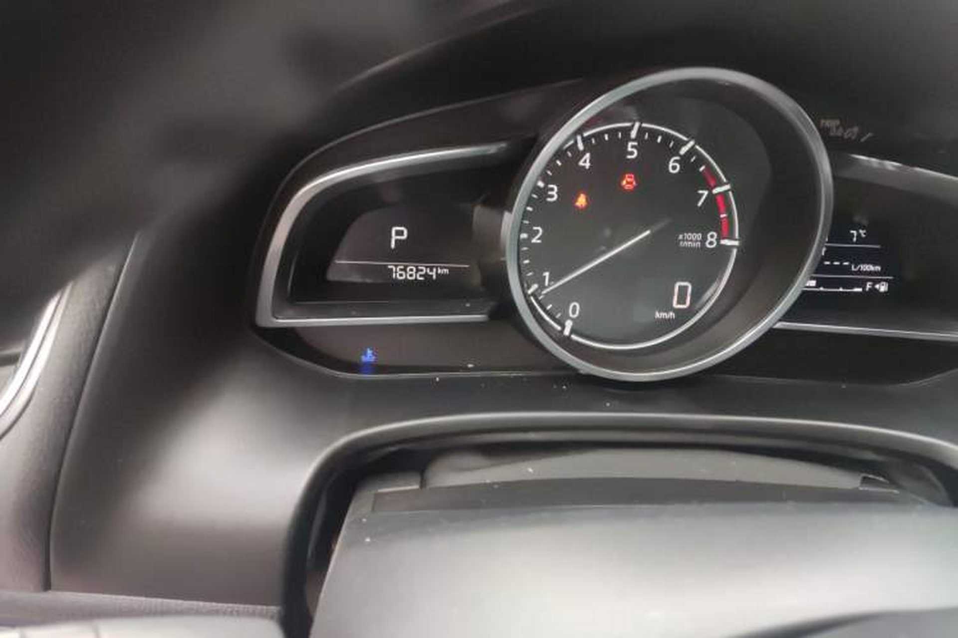 Used Mazda 3 Axela 2017 Hatchback 2.0L Automatic Sport Model China V Emission Standard Odometer Close Up