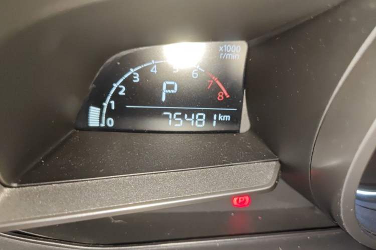 Used Mazda 3 Axela 2017 Hatchback 1.5L Automatic Luxury Model Emission Standard China V Odometer Close Up