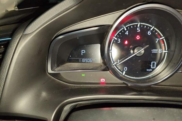 Used Mazda 3 Axela 2017 Hatchback 2.0L Automatic Sport Model China V Emission Standard Odometer Close Up