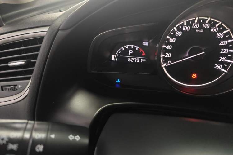 Used Mazda 3 Axela 2017 Sedan 1.5L Automatic Comfort Model Emission Standard China V Odometer Close Up