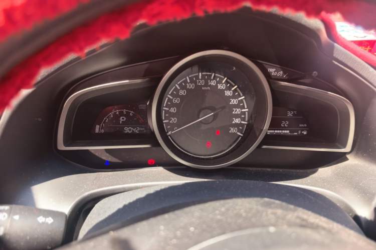 Used Mazda 3 Axela 2017 Sedan 1.5L Automatic Luxury Model China VI Standard Odometer Close Up