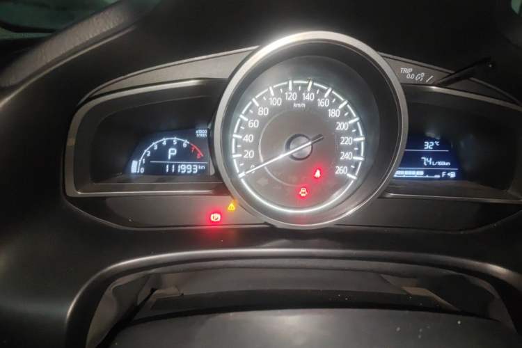 Used Mazda 3 Axela 2017 Hatchback 2.0L Automatic Luxury Model Emission Standard China V Odometer Close Up