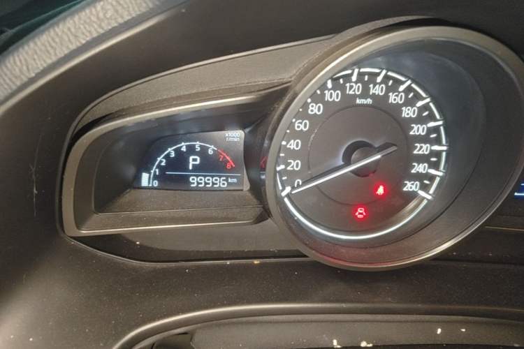 Used Mazda 3 Axela 2017 Sedan 1.5L Automatic Luxury Model Emission Standard China V Odometer Close Up