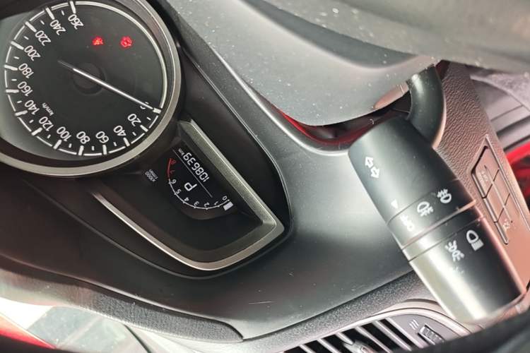Used Mazda 3 Axela 2017 Sedan 1.5L Automatic Luxury Model Emission Standard China V Odometer Close Up