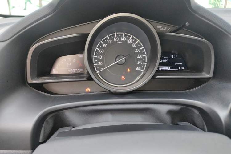 Used Mazda 3 Axela 2017 Hatchback 2.0L Automatic Luxury Model Emission Standard China V Odometer Close Up