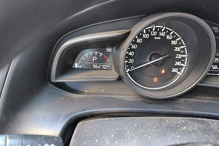Used Mazda 3 Axela 2017 Sedan 1.5L Automatic Comfort Model Emission Standard China V Odometer Close Up