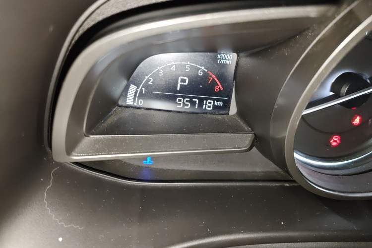 Used Mazda 3 Axela 2017 Sedan 1.5L Automatic Luxury Model Emission Standard China V Odometer Close Up