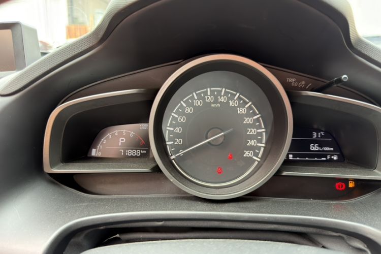 Used Mazda 3 Axela 2017 Sedan 1.5L Automatic Comfort Model Emission Standard China V Odometer Close Up