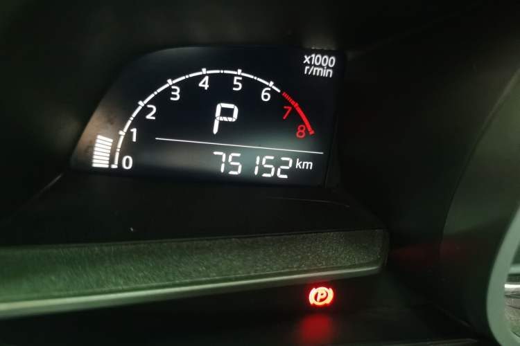 Used Mazda 3 Axela 2017 Hatchback 1.5L Automatic Luxury Model China VI Standard Odometer Close Up