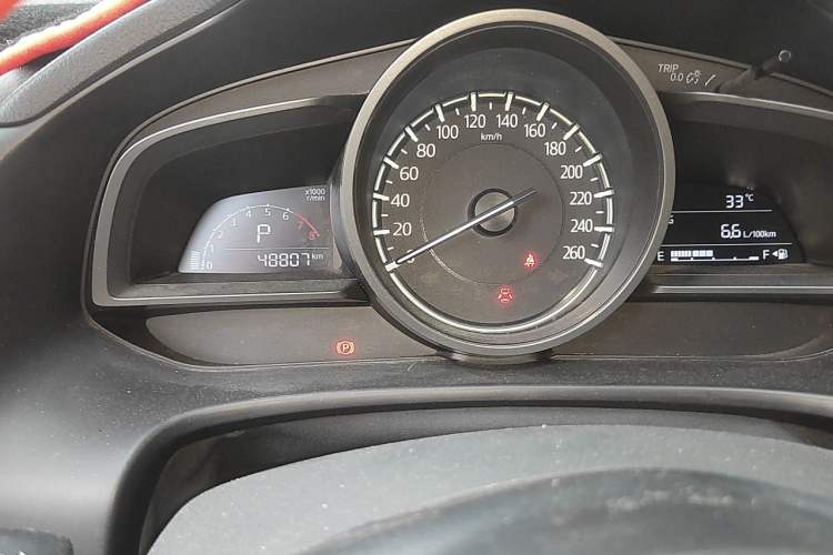 Used Mazda 3 Axela 2017 Sedan 1.5L Automatic Luxury Model China VI Standard Odometer Close Up