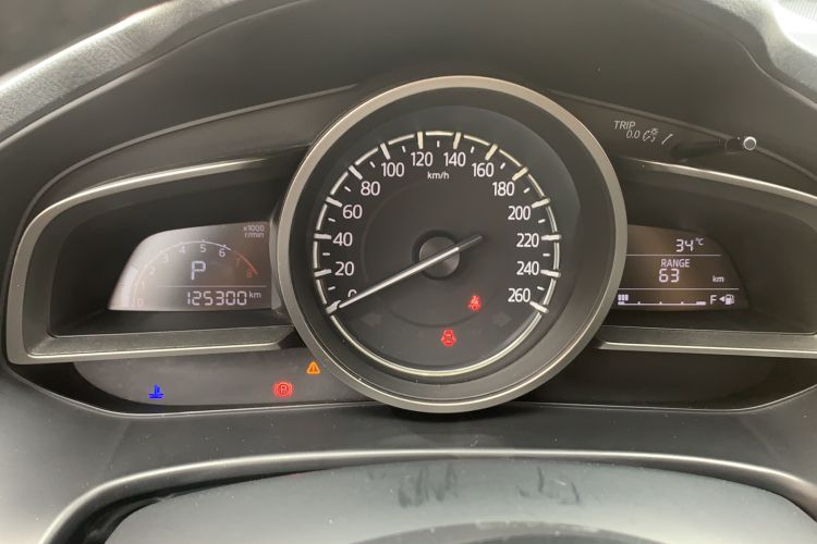 Used Mazda 3 Axela 2017 Sedan 1.5L Automatic Luxury Model Emission Standard China V Odometer Close Up