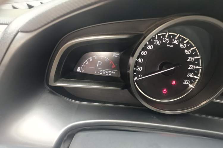 Used Mazda 3 Axela 2017 Sedan 1.5L Automatic Comfort Model Emission Standard China V Odometer Close Up