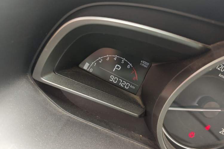 Used Mazda 3 Axela 2017 Sedan 1.5L Automatic Comfort Model Emission Standard China V Odometer Close Up