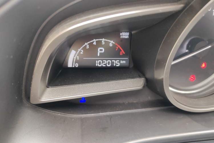 Used Mazda 3 Axela 2017 Sedan 1.5L Automatic Luxury Model Emission Standard China V Odometer Close Up