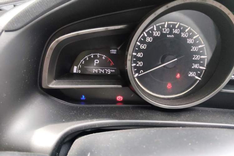 Used Mazda 3 Axela 2017 Sedan 1.5L Automatic Luxury Model Emission Standard China V Odometer Close Up