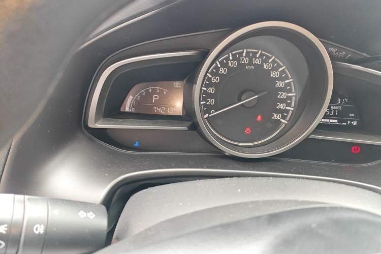 Used Mazda 3 Axela 2017 Sedan 1.5L Automatic Comfort Model Emission Standard China V Odometer Close Up