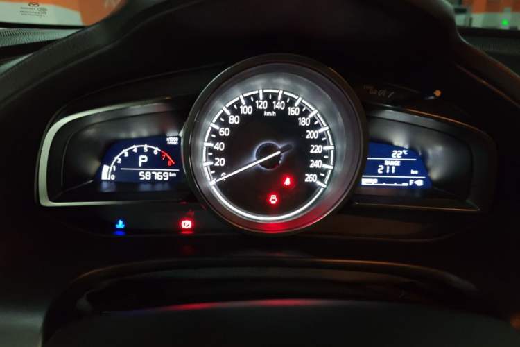 Used Mazda 3 Axela 2017 Sedan 1.5L Automatic Luxury Model Emission Standard China V Odometer Close Up