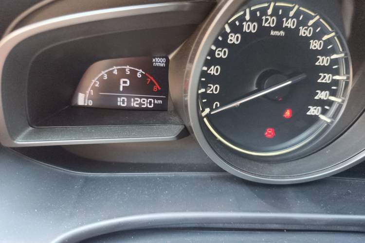Used Mazda 3 Axela 2017 Sedan 1.5L Automatic Comfort Model Emission Standard China V Odometer Close Up