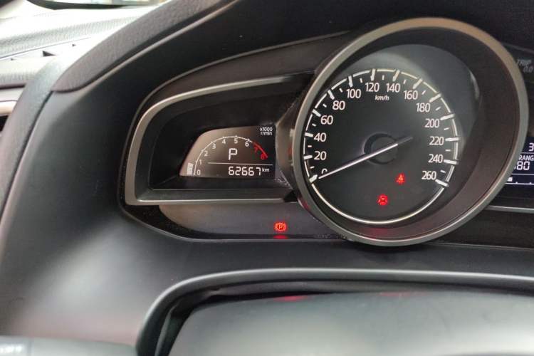 Used Mazda 3 Axela 2017 Sedan 1.5L Automatic Luxury Model China VI Standard Odometer Close Up