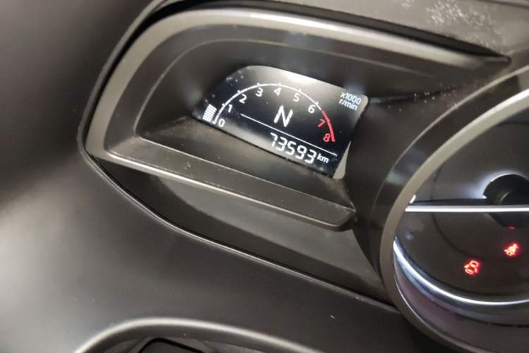 Used Mazda 3 Axela 2017 Sedan 1.5L Automatic Comfort Model Emission Standard China V Odometer Close Up