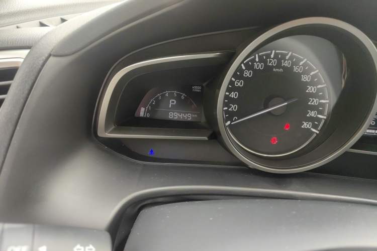 Used Mazda 3 Axela 2017 Hatchback 1.5L Automatic Comfort Model China VI Standard Odometer Close Up
