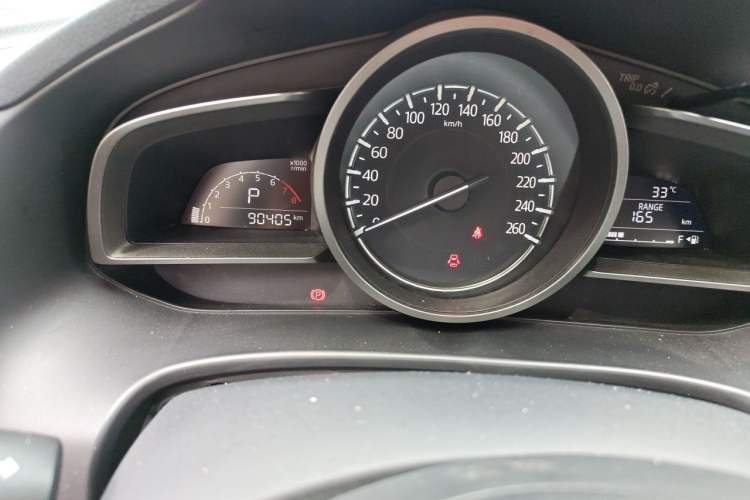 Used Mazda 3 Axela 2017 Sedan 1.5L Automatic Luxury Model China VI Standard Odometer Close Up