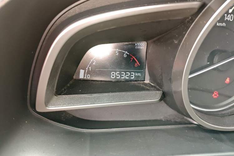 Used Mazda 3 Axela 2017 Sedan 1.5L Manual Comfort Model Emission Standard China V Odometer Close Up