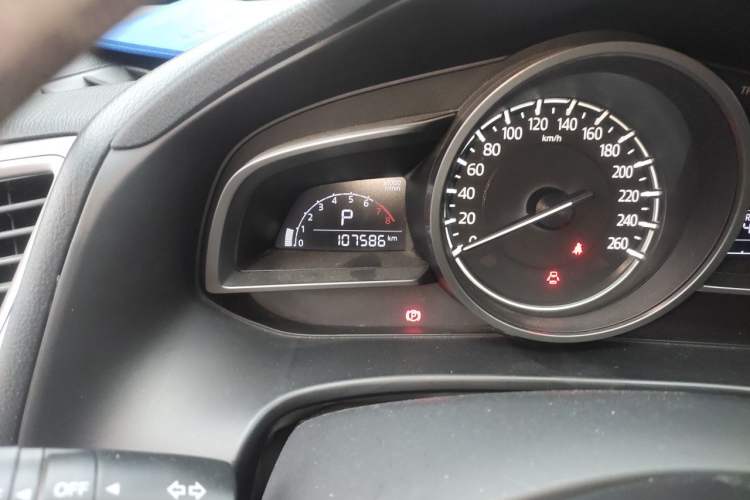 Used Mazda 3 Axela 2017 Sedan 1.5L Automatic Luxury Model Emission Standard China V Odometer Close Up