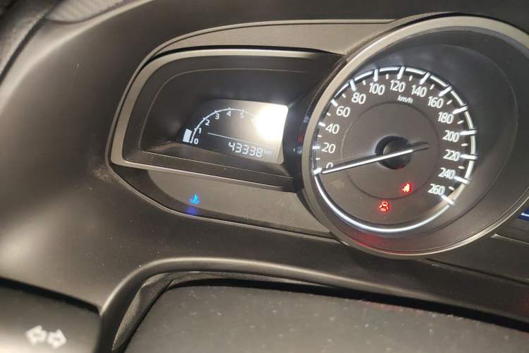 Used Mazda 3 Axela 2017 Sedan 1.5L Manual Comfort Model Emission Standard China V Odometer Close Up