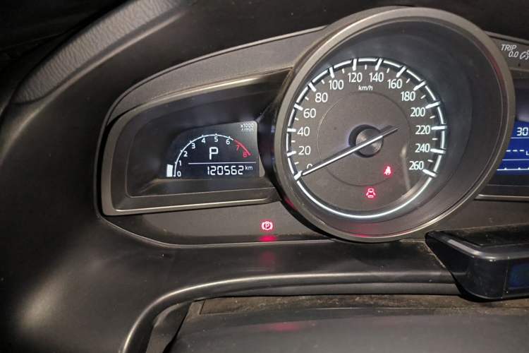Used Mazda 3 Axela 2017 Sedan 1.5L Automatic Luxury Model Emission Standard China V Odometer Close Up