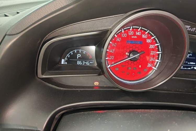 Used Mazda 3 Axela 2017 Sedan 1.5L Automatic Luxury Model Emission Standard China V Odometer Close Up