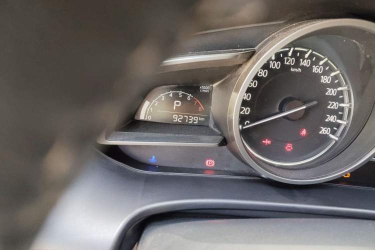 Used Mazda 3 Axela 2017 Sedan 1.5L Automatic Luxury Model Emission Standard China V Odometer Close Up