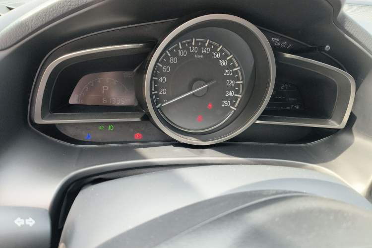Used Mazda 3 Axela 2017 Sedan 1.5L Automatic Luxury Model China VI Standard Odometer Close Up