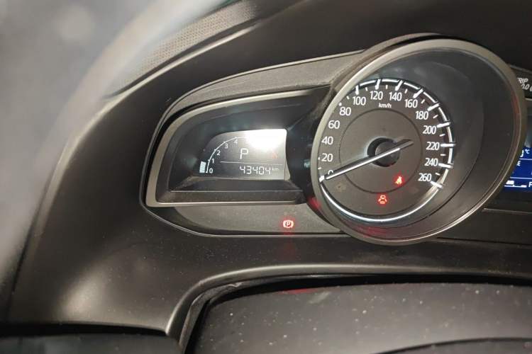 Used Mazda 3 Axela 2017 Sedan 1.5L Automatic Luxury Model Emission Standard China V Odometer Close Up